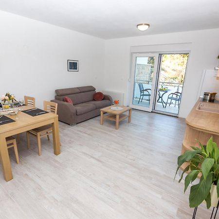 Apartmani Villa Paulo Starigrad Paklenica Rum bild