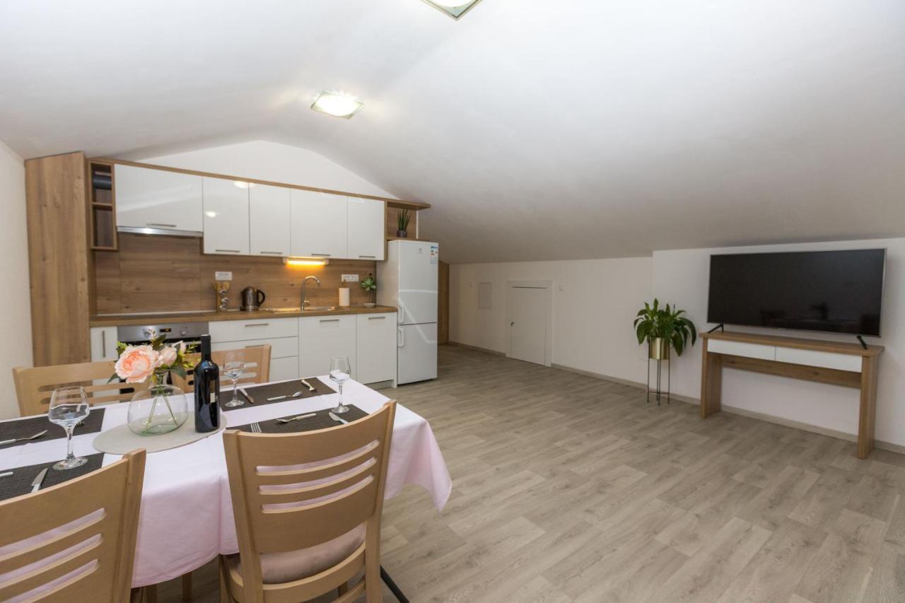 Apartmani Villa Paulo Starigrad Paklenica Exteriör bild