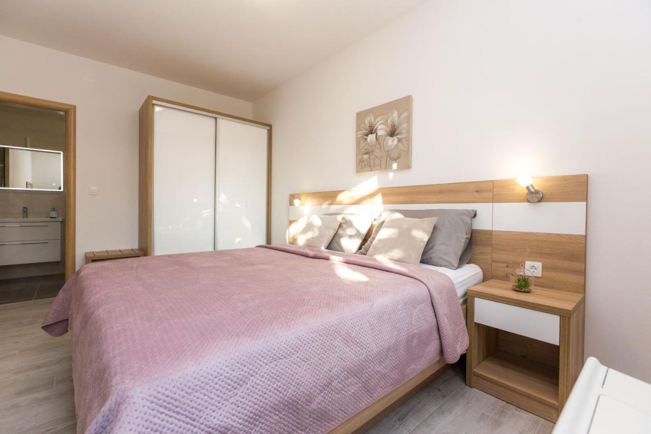 Apartmani Villa Paulo Starigrad Paklenica Exteriör bild