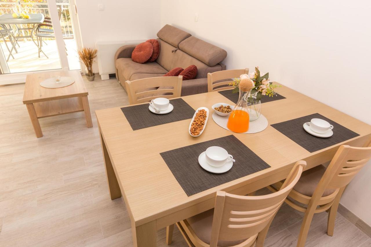 Apartmani Villa Paulo Starigrad Paklenica Exteriör bild