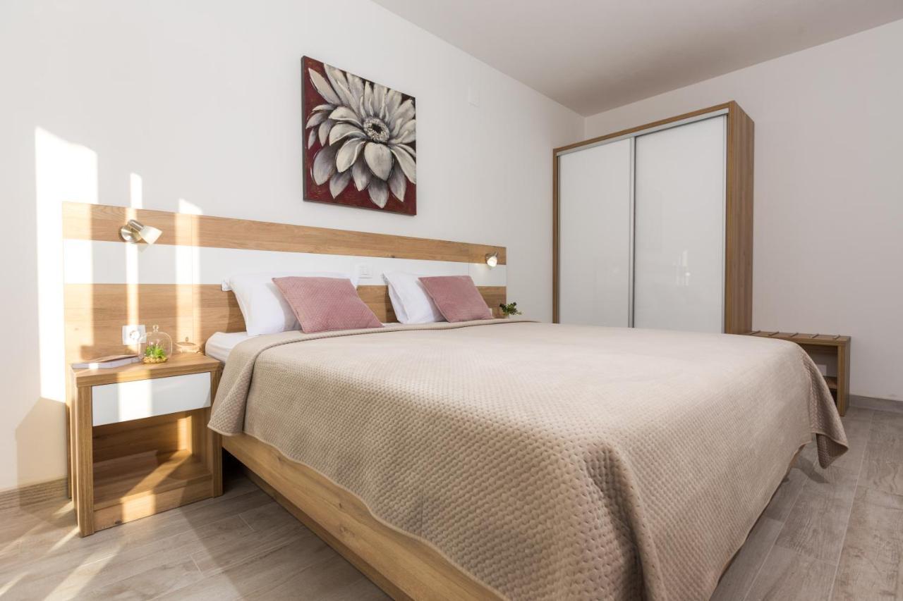 Apartmani Villa Paulo Starigrad Paklenica Exteriör bild