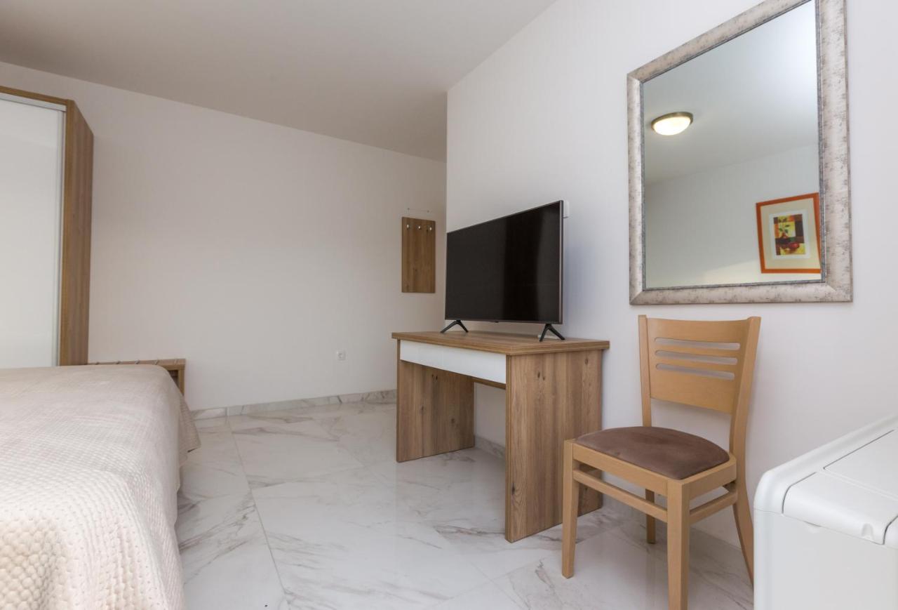 Apartmani Villa Paulo Starigrad Paklenica Exteriör bild
