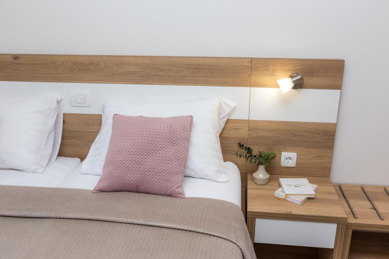 Apartmani Villa Paulo Starigrad Paklenica Exteriör bild