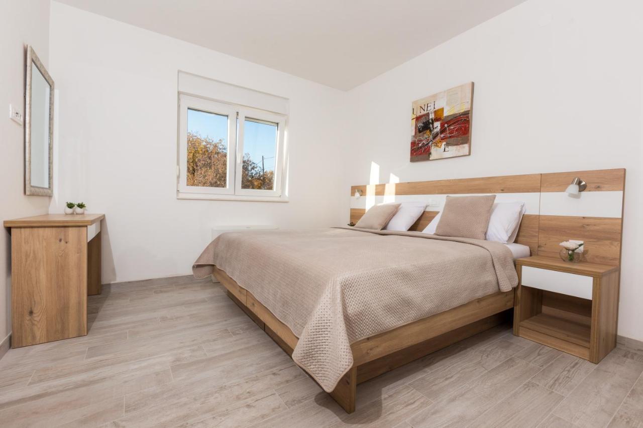 Apartmani Villa Paulo Starigrad Paklenica Exteriör bild