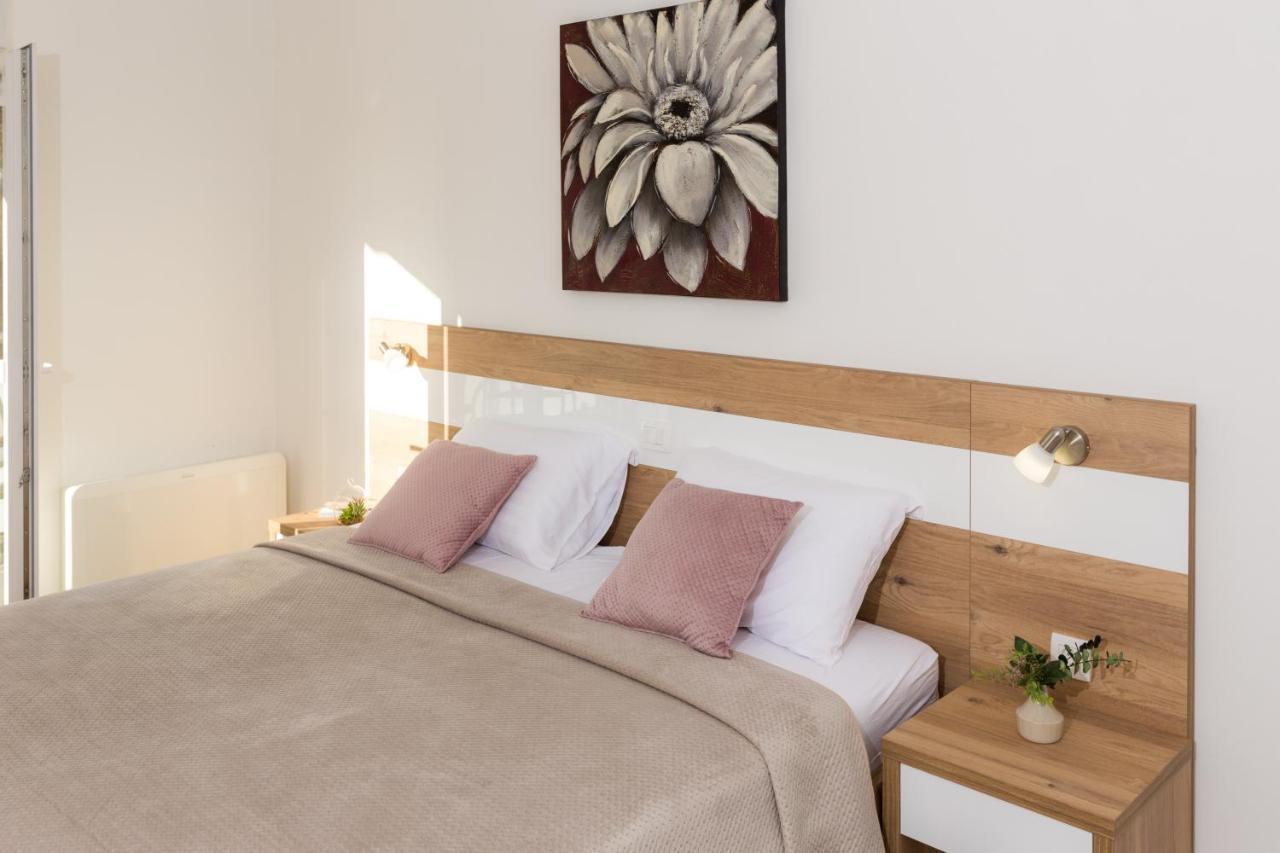 Apartmani Villa Paulo Starigrad Paklenica Exteriör bild