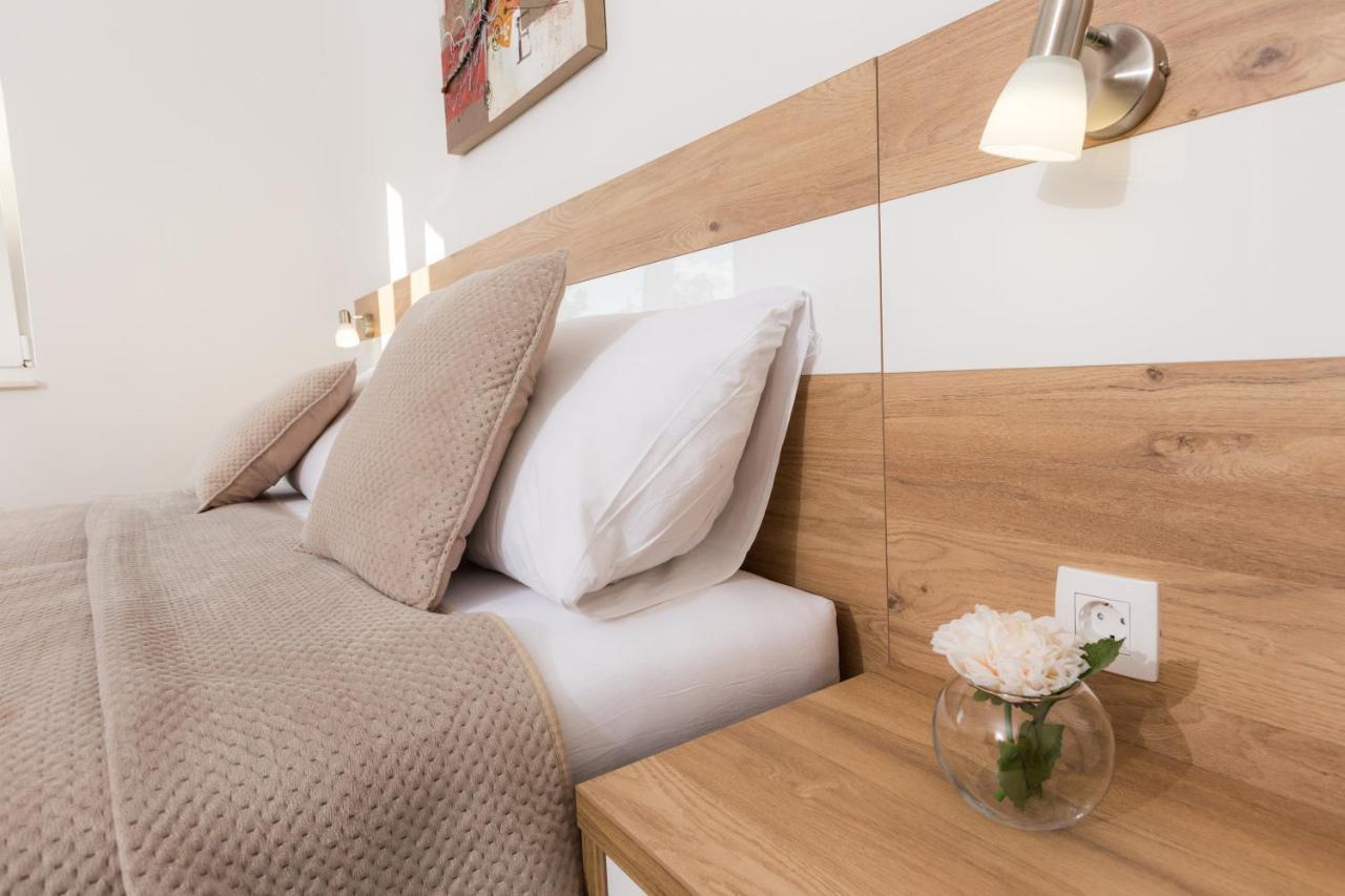 Apartmani Villa Paulo Starigrad Paklenica Exteriör bild