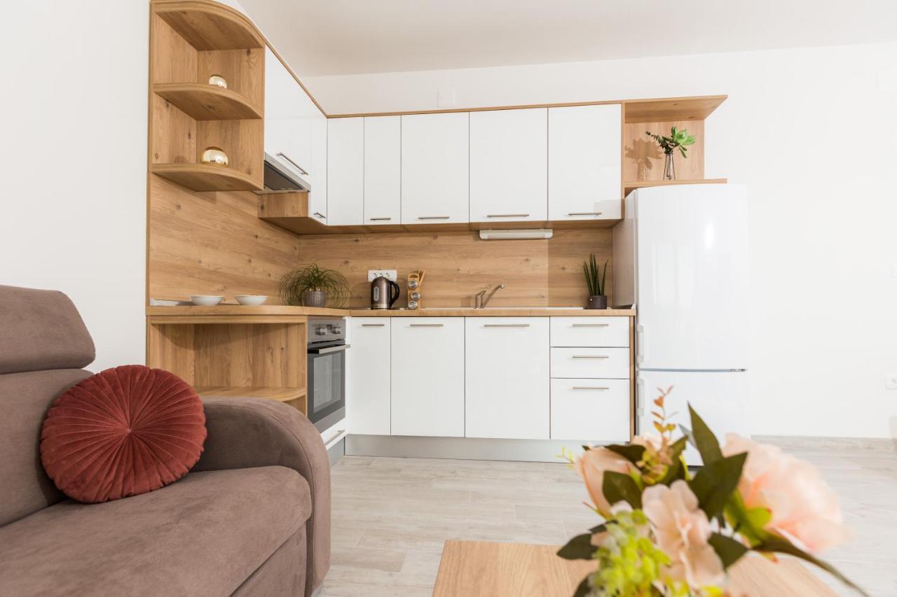 Apartmani Villa Paulo Starigrad Paklenica Exteriör bild