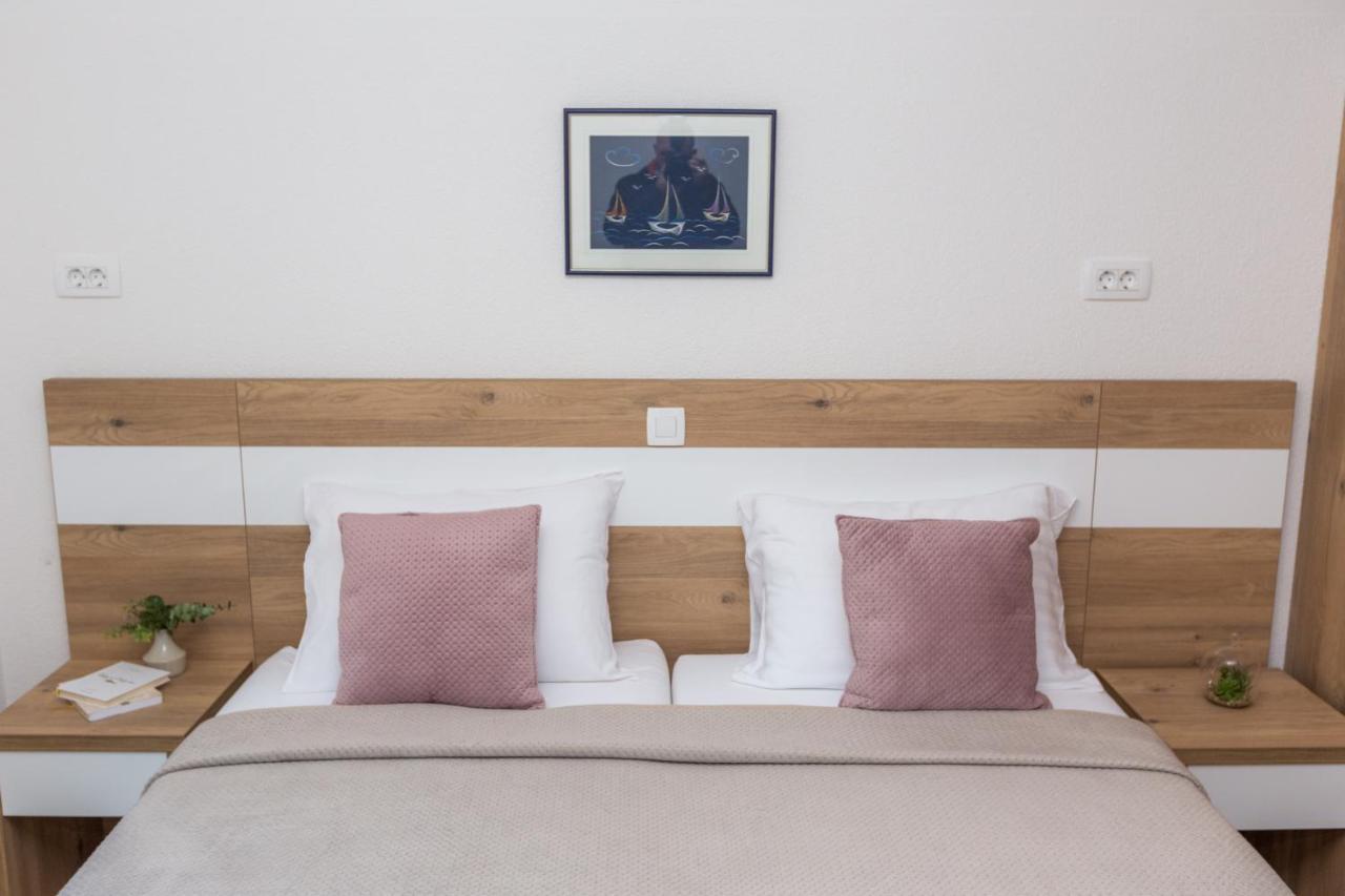 Apartmani Villa Paulo Starigrad Paklenica Exteriör bild