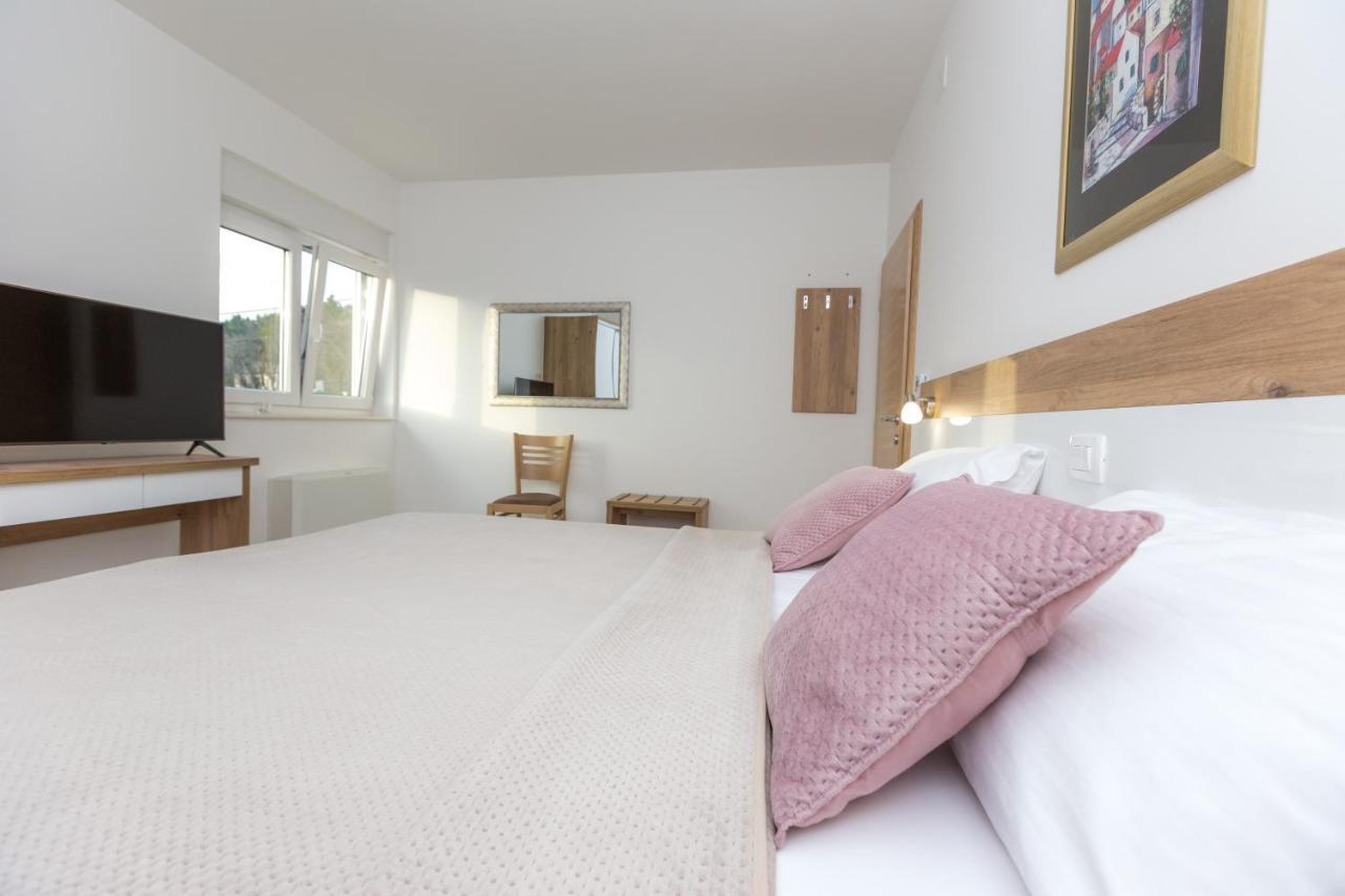 Apartmani Villa Paulo Starigrad Paklenica Exteriör bild