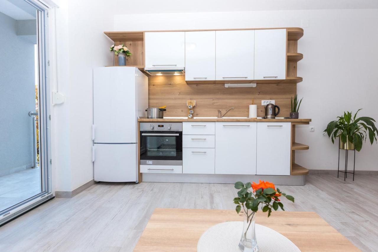 Apartmani Villa Paulo Starigrad Paklenica Exteriör bild