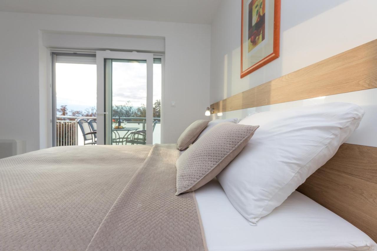 Apartmani Villa Paulo Starigrad Paklenica Exteriör bild