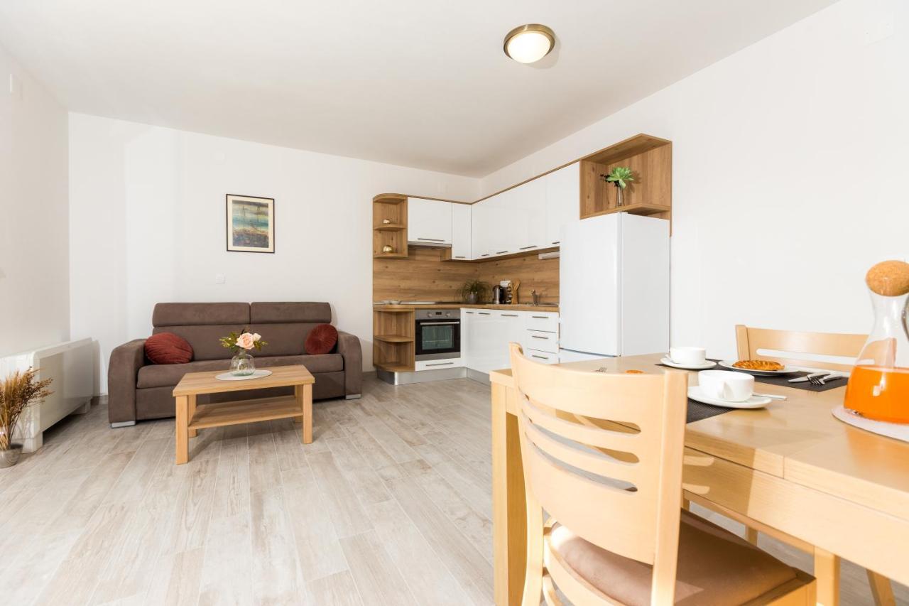 Apartmani Villa Paulo Starigrad Paklenica Exteriör bild