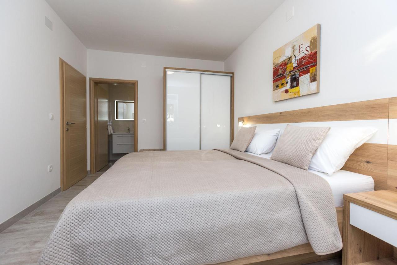 Apartmani Villa Paulo Starigrad Paklenica Exteriör bild