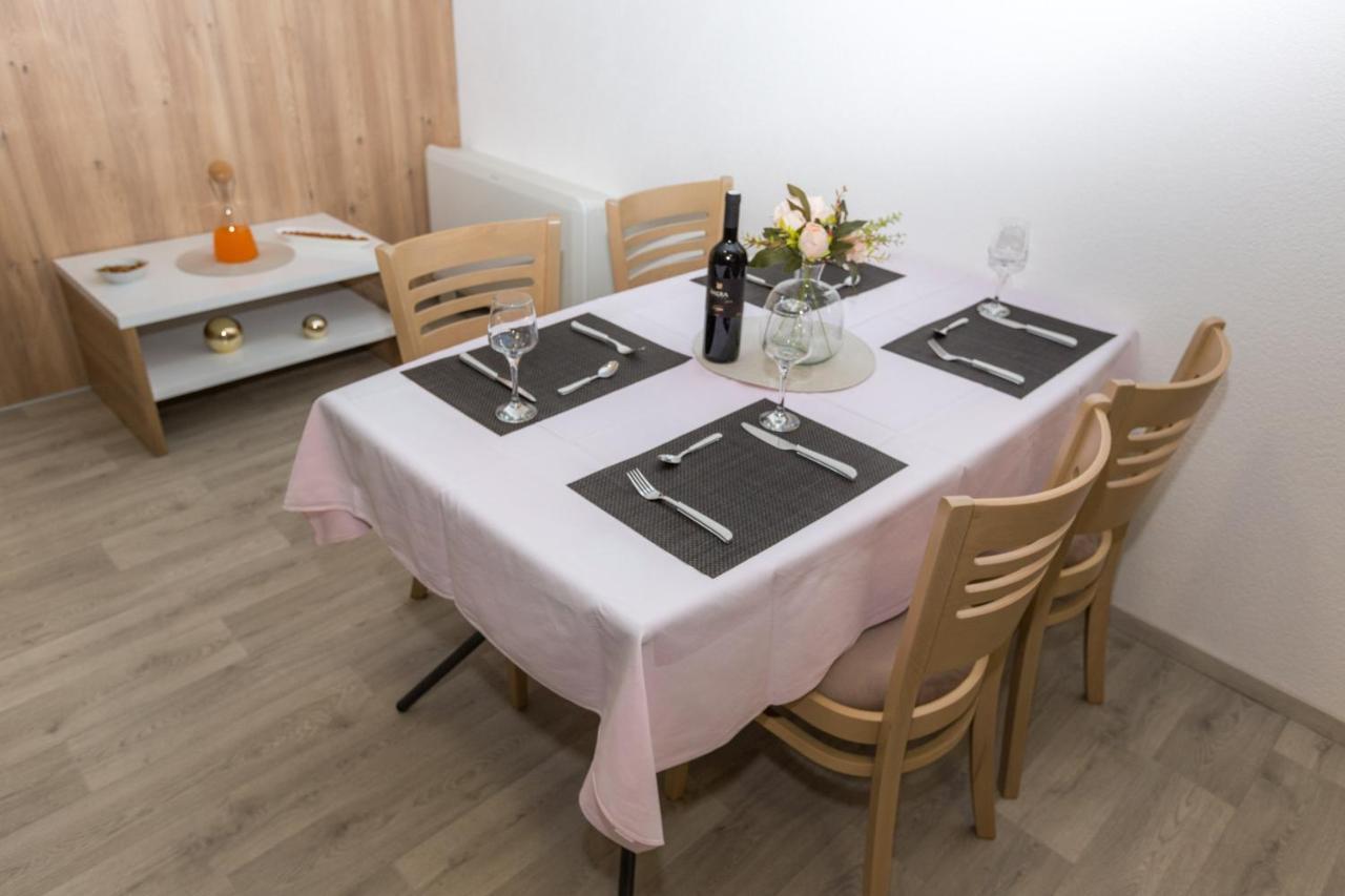 Apartmani Villa Paulo Starigrad Paklenica Exteriör bild