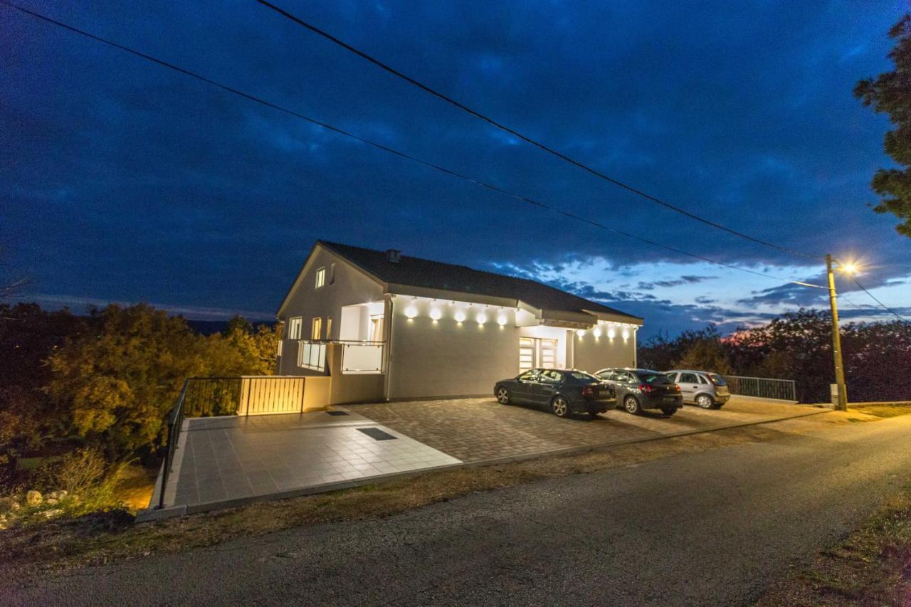 Apartmani Villa Paulo Starigrad Paklenica Exteriör bild
