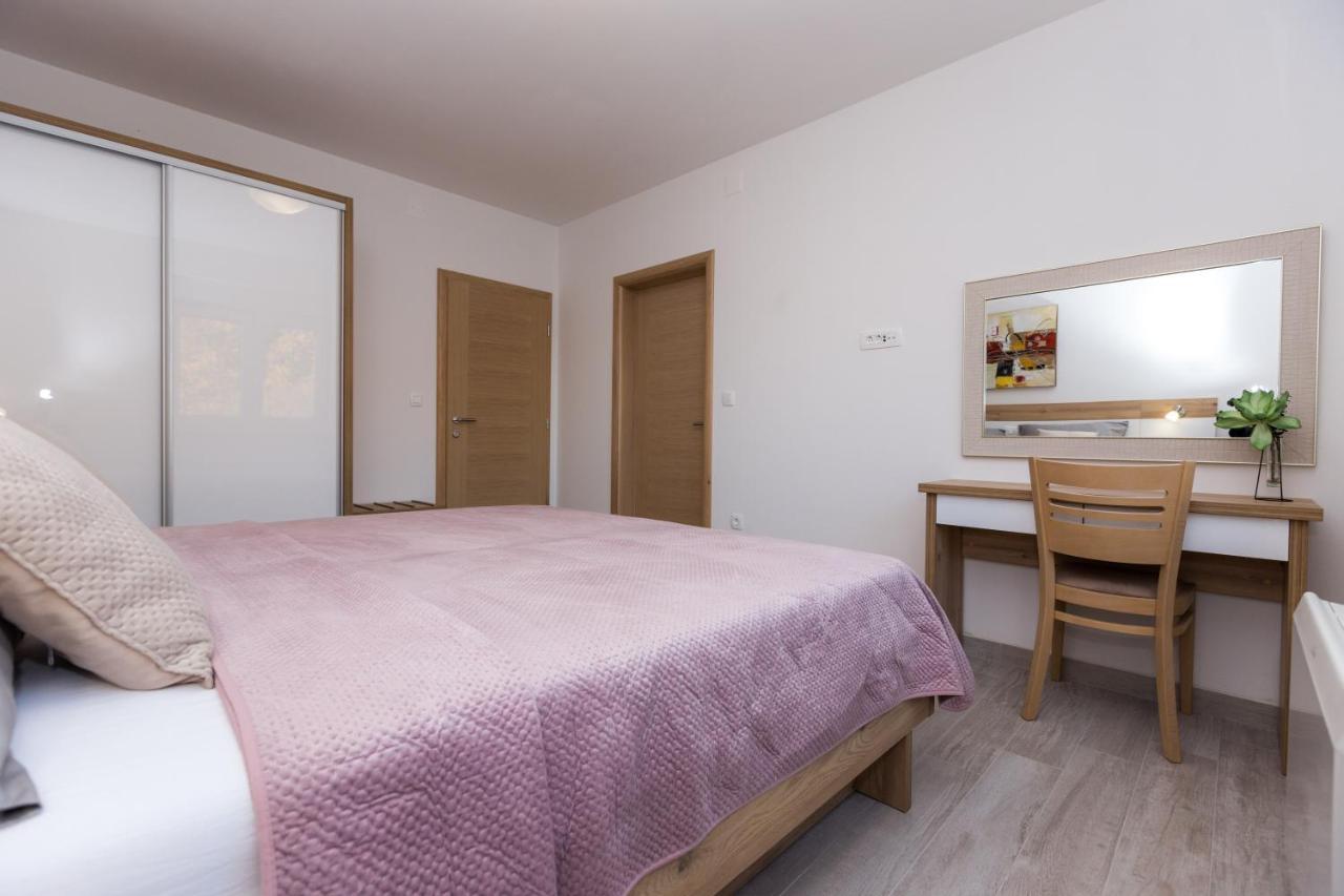 Apartmani Villa Paulo Starigrad Paklenica Exteriör bild