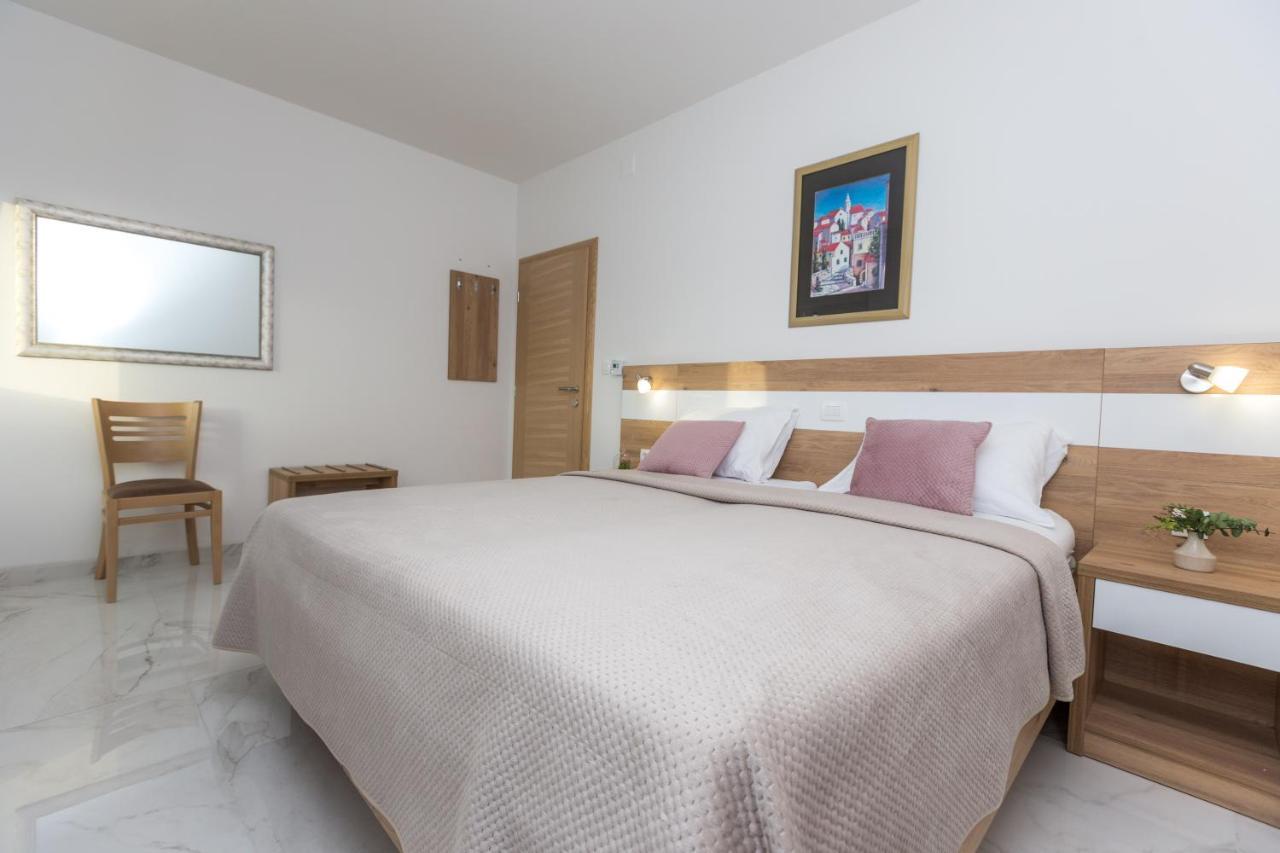Apartmani Villa Paulo Starigrad Paklenica Exteriör bild