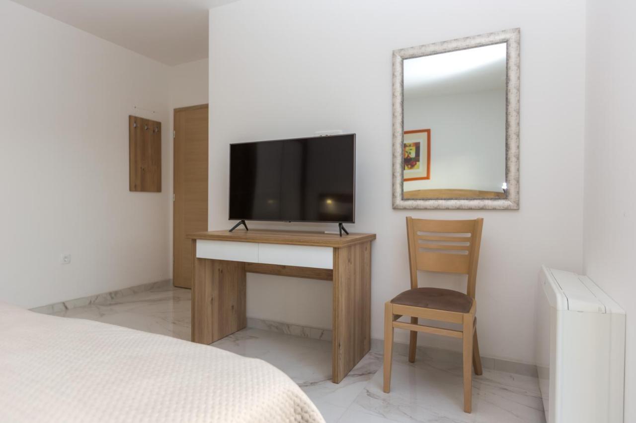 Apartmani Villa Paulo Starigrad Paklenica Exteriör bild
